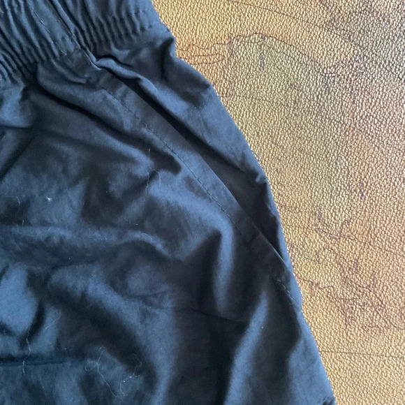 COLUMBIA shorts,  black, with pockets, size medium - Picture 4 of 5